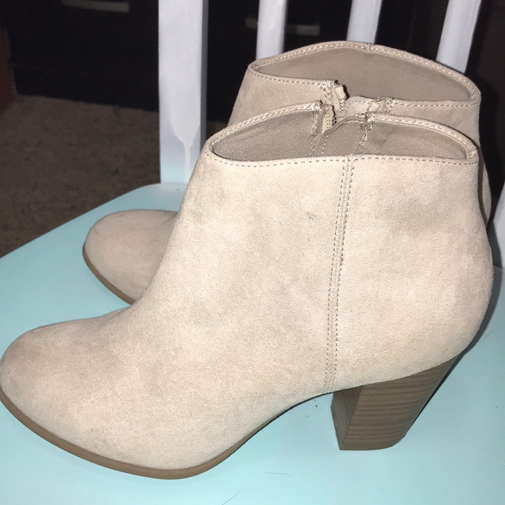 Size 8 beige booties